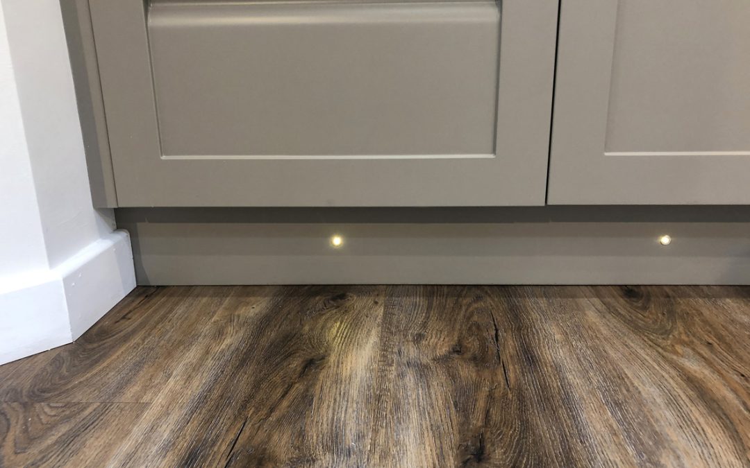 Image Of Spot Halogen Lights Under Grey Kitchen Cabinets / Cupboards, Floor Lighting In Interior Design Of Under Cabinet LED Lighting Kit And Kitchen Plinth Lights On Kickboards For Illumination Of Oak Wooden Floorboards Vinyl Flooring By Cooker Stove